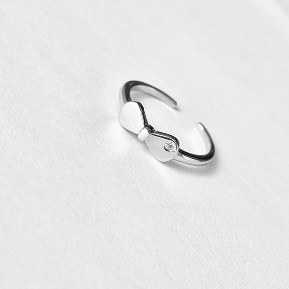 Sterling Silver Bow Toe Ring with a tiny CZ, Silver Rings, Midi Ring, Bows Ring - Picture 7 of 12